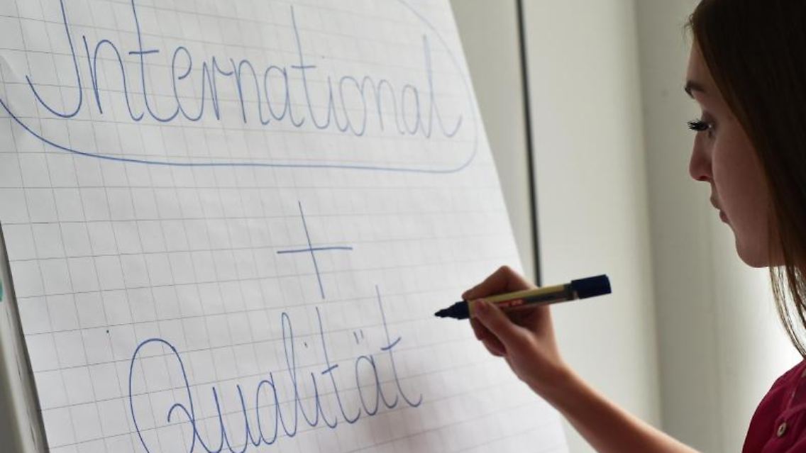 Im Anschluss an die Weiterbildung ist es wichtig, das erworbene Wissen zeitnah im Betrieb anzuwenden. Foto: Jens Kalaene