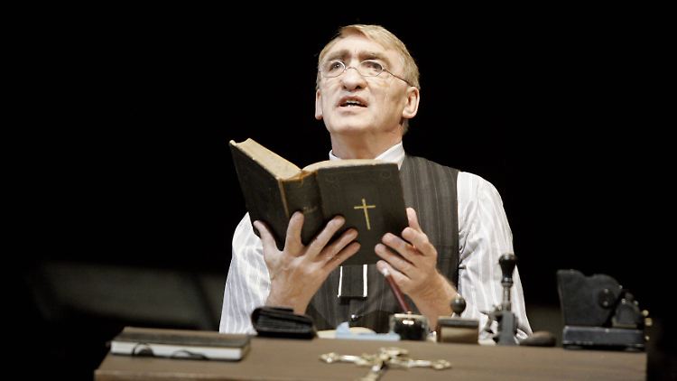 Gottfried John, hier zu sehen in der "Dreigroschenoper" in Berlin (2006). 