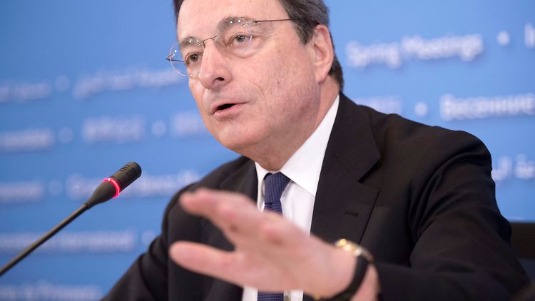 Die Sanktionen zwischen Russland und dem Westen seien in ihren Auswirkungen auf die Eurozonen-Wirtschaft begrenzt, sagte Draghi.