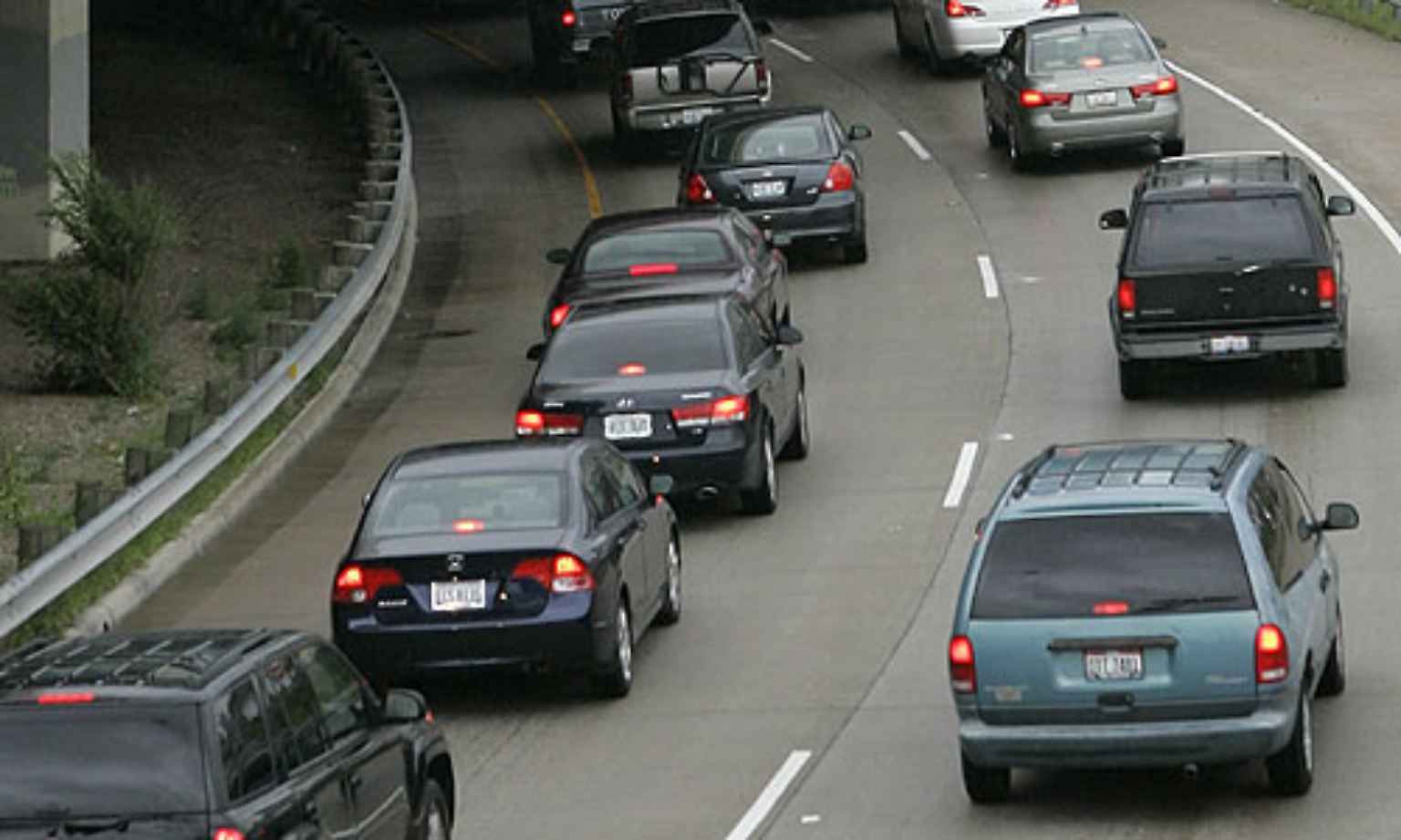 Die US-amerikanische Autoindustrie hat ein Problem: Ihr Heimatmarkt bricht ein. Auch im Mutterland der Mobilität sind die Benzinpreise enorm gestiegen.
