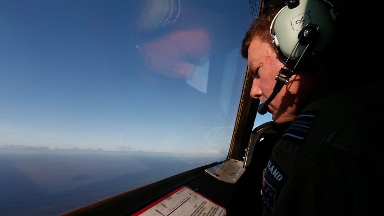 Was ist mit Flug MH370 passiert? Seit Monaten wird nach der Boeing 777 gesucht.