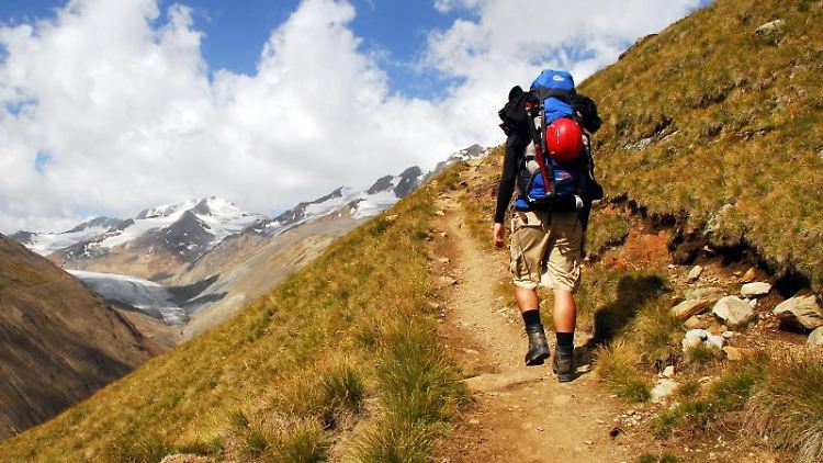 Wer wandern geht, muss an die passende Ausrüstung denken.