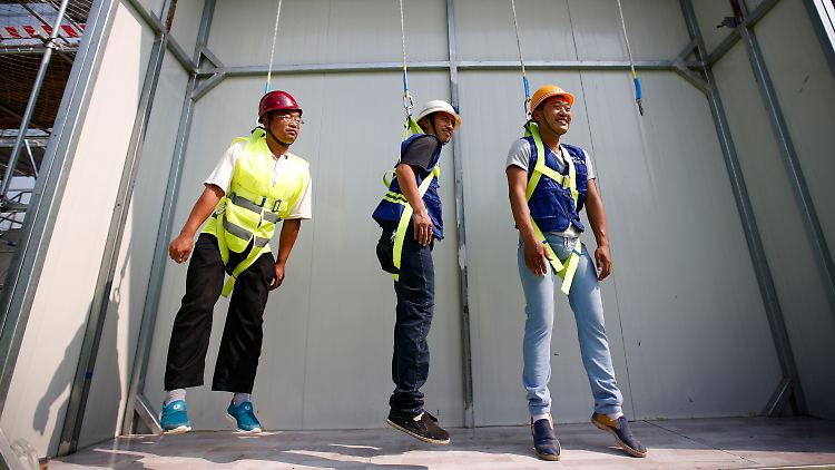 Hängt etwas durch: In den USA (hier Arbeiter beim Sicherheitstraining) entstehen im August überraschend wenig neue Jobs.
