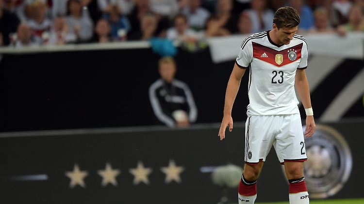 Mario Gomez ist seit Jahren das Lieblingsfeindbild der DFB-Fans.