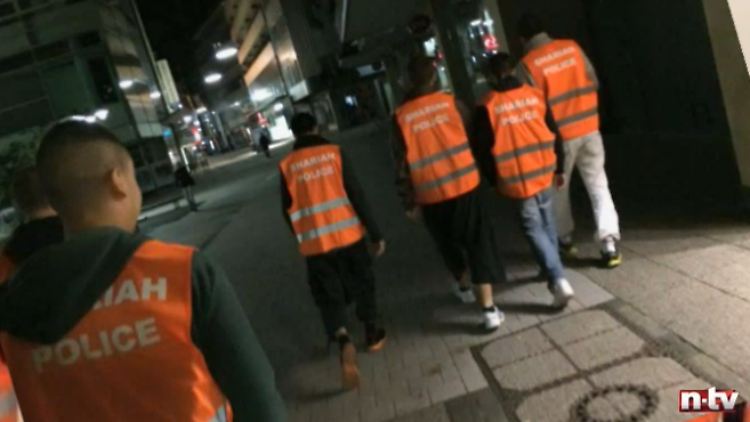 Alles ganz harmlos? "Fünf Männekes ziehen eine Weste an und ganz Deutschland steht Kopf."