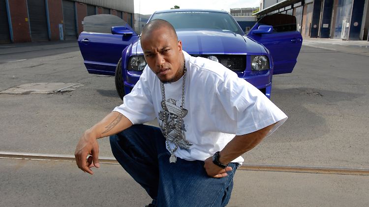 Denis Cuspert, 38 Jahre alt, war erst Gangster-Rapper "Deso Dogg", heute nennt er sich "Abu Talha al-Almani", es ist sein Kampfname.