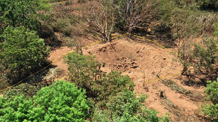 Das vom nicaraguanischen Militär veröffentlichte Foto zeigt den Krater des "relativ kleinen" Meteoriten, der wohl von einem größeren Asteroiden abgebrochen war.