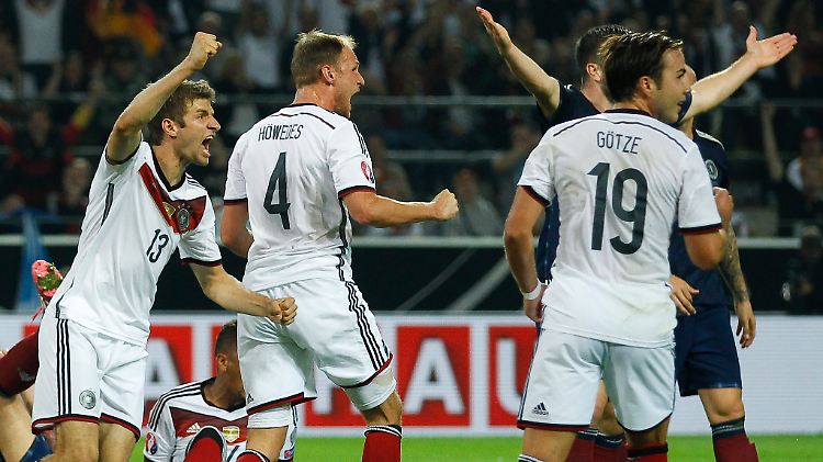 "Verblüffen kann der Thomas mich jetzt nicht mehr", war die Meinung des Bundestrainers über den inoffiziellen Spielgewinner Müller. 