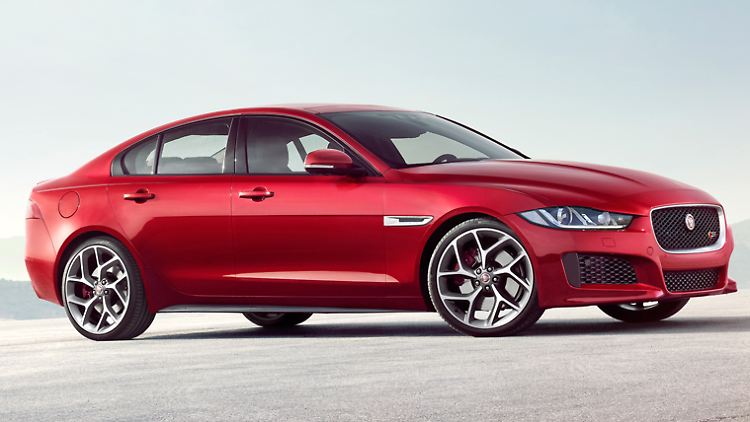 Der neue Jaguar XE soll Kunden ansprechen, die bisher Audi A4, 3er BMW oder Mecedes C-Klasse fuhren.