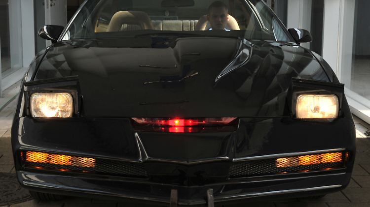 Ganz so eigenständig wie KITT in der Kult-TV-Serie "Knight Rider" sind die neuen Cadillacs dann aber doch noch nicht.
