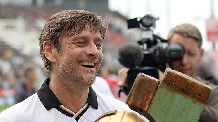 Oliver Kreuzer hat gut lachen: Der HSV muss weiterhin an seinen Ex-Sportdirektor zahlen.