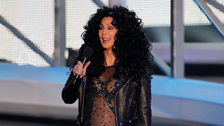 "Got to go sing": Cher ist schwer erkältet.