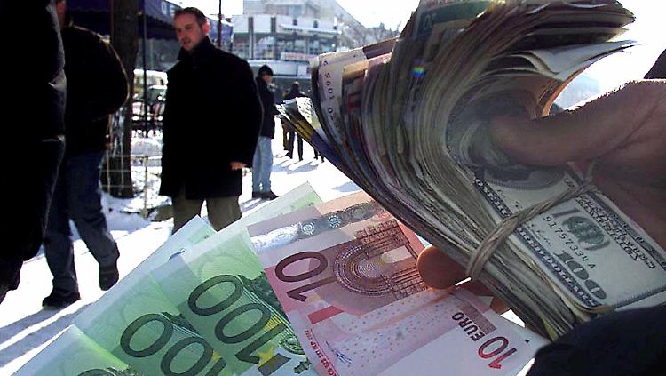 Dollar, Euro oder was ganz anderes? Was bedeutet der Euro-Fall für Anleger?