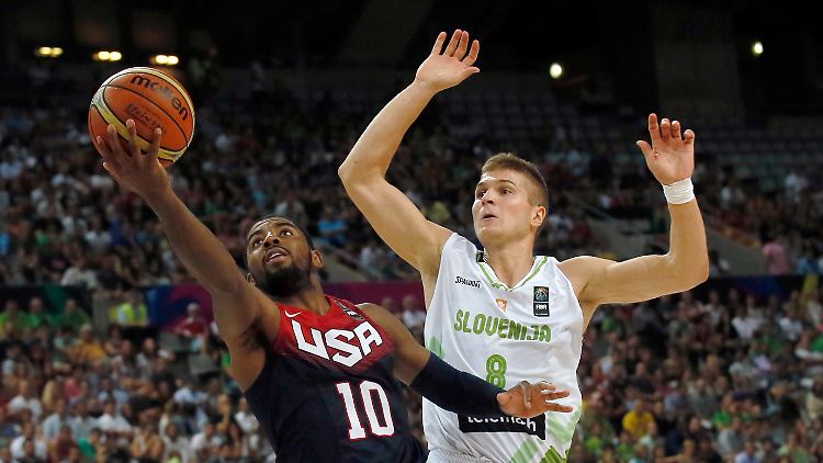 Kyrie Irving gegen Edo Muric: Am Ende steht ein klarer Erfolg der US-Korbjäger gegen Slowenien.