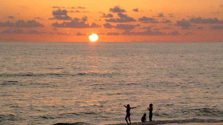 Solche Sonnenuntergänge wie hier am Strand von Venice in Florida verwöhnen die Bewohner der Gegend. 