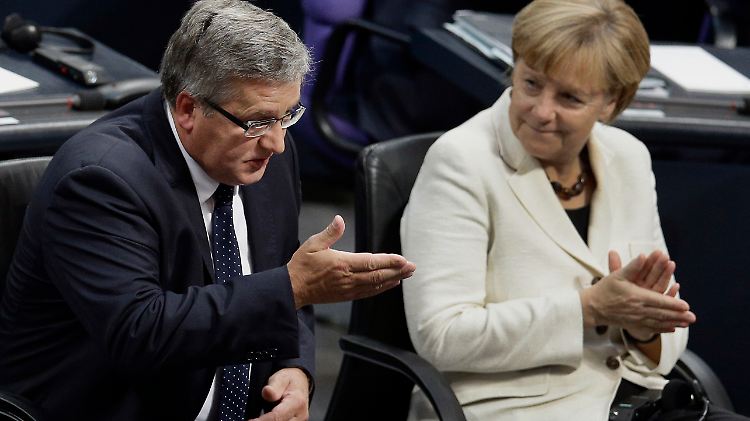 Für seine Rede erhielt Komorowski viel Applaus im Bundestag - auch von Kanzlerin Merkel.