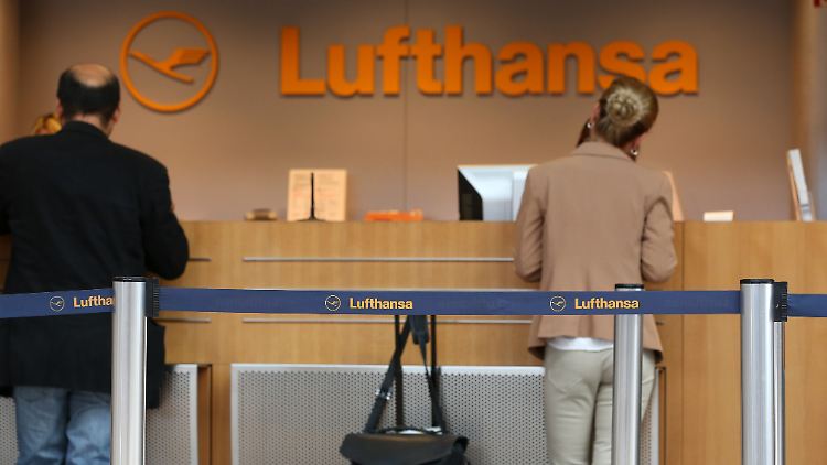 Vor den Lufthansa-Schaltern am Terminal 2 herrscht geordneter Betrieb, weil nur ein Teil der Flüge ausfällt.