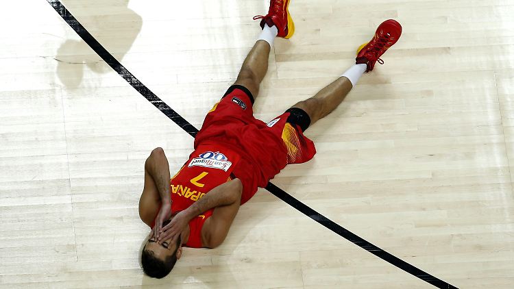 Raus ohne Applaus: Nach zuvor fünf Siegen mit durchschnittlich 25 Punkten Vorsprung scheiterte WM-Gastgeber Spanien sensationell im Viertelfinale an Frankreich.