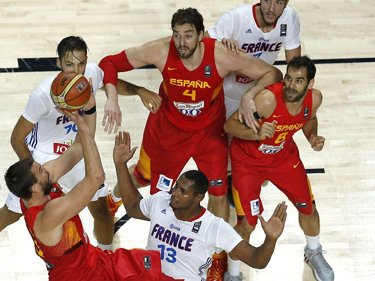 Trotz der Physis der Gasol-Brüder verloren die Spanier das Spiel gegen Frankreich beim Rebounden, wo sie klar unterlegen waren.