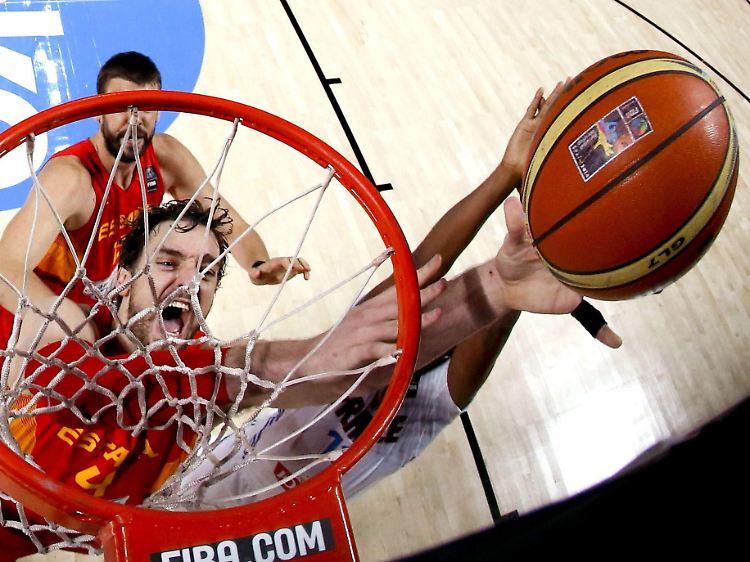 Altstar Pau Gasol ist trotz seiner 35 Jahre der Schlüsselspieler und Topscorer der Spanier.