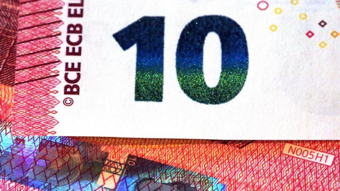 Zwei neue Merkmale der neuen Zehn-Euro-Banknote: die Smaragdzahl (oben) und das Portrait-Hologramm mit der Büste der Europa.