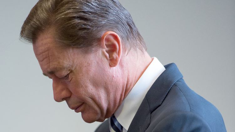 "Man wird abgefangen draußen vor der Tür", beklagte sich Ex-Arcandor-Chef Thomas Middelhoff bei Gericht.