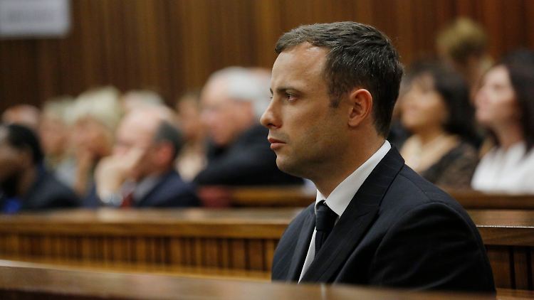 Pistorius hat Steenkamp durch die geschlossene Badezimmertür erschossen.