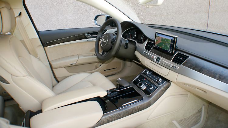 Technik, die begeistert? Das Cockpit des Audis ist klar als High-Tech-Kommandozentrale konzipiert.
