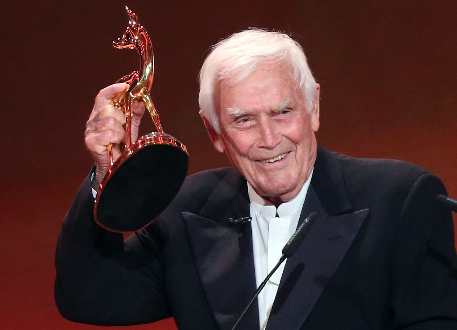 Er war einer der ganz Großen des bundesdeutschen Fernsehens: Joachim Fuchsberger. Der Goldene Bambi für sein Lebenswerk im Jahr 2012: hochverdient.