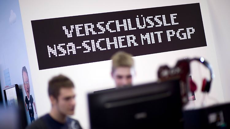 Auf der Ifa werben Unternehmen mit spionagesicherer Technik.