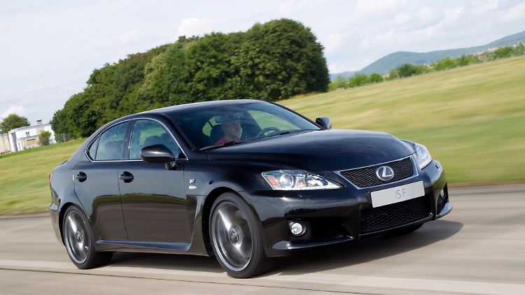 In Deutschland müssen rund 4600 Fahrzeuge von Toyotas Nobel-Ableger Lexus in die Werkstatt.