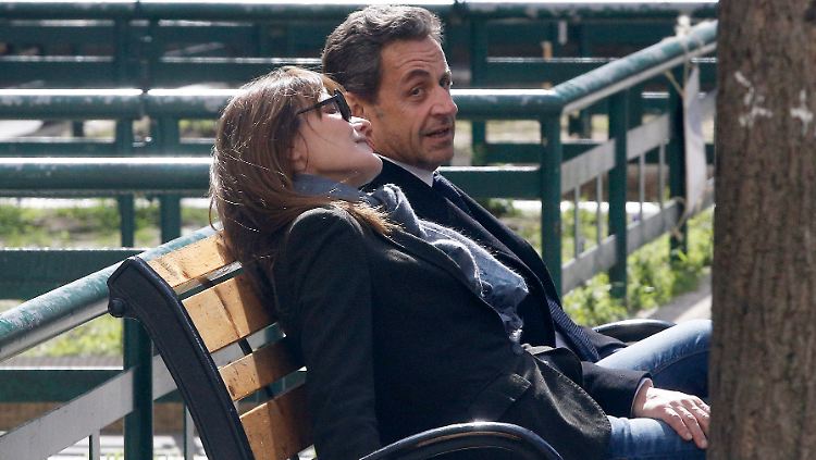 Das Ehepaar Sarkozy ist vor Paparazzi nicht sicher.