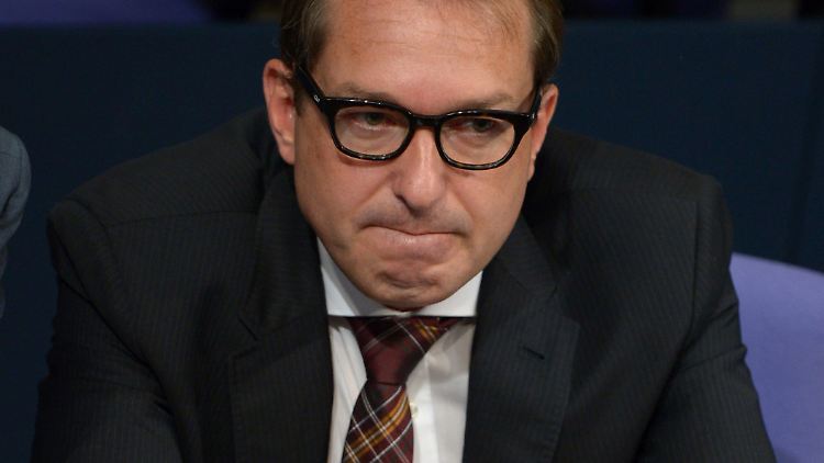 Dobrindt bei den Beratungen zum Haushalt 2015 im Bundestag.