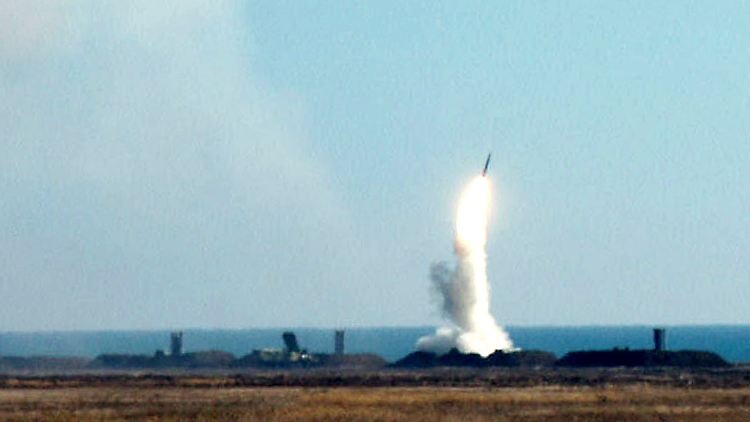 Ein S-300-System im Einsatz: Dieser Waffentyp gilt als ernste Gefahr, selbst für modernste Kampfflugzeuge.
