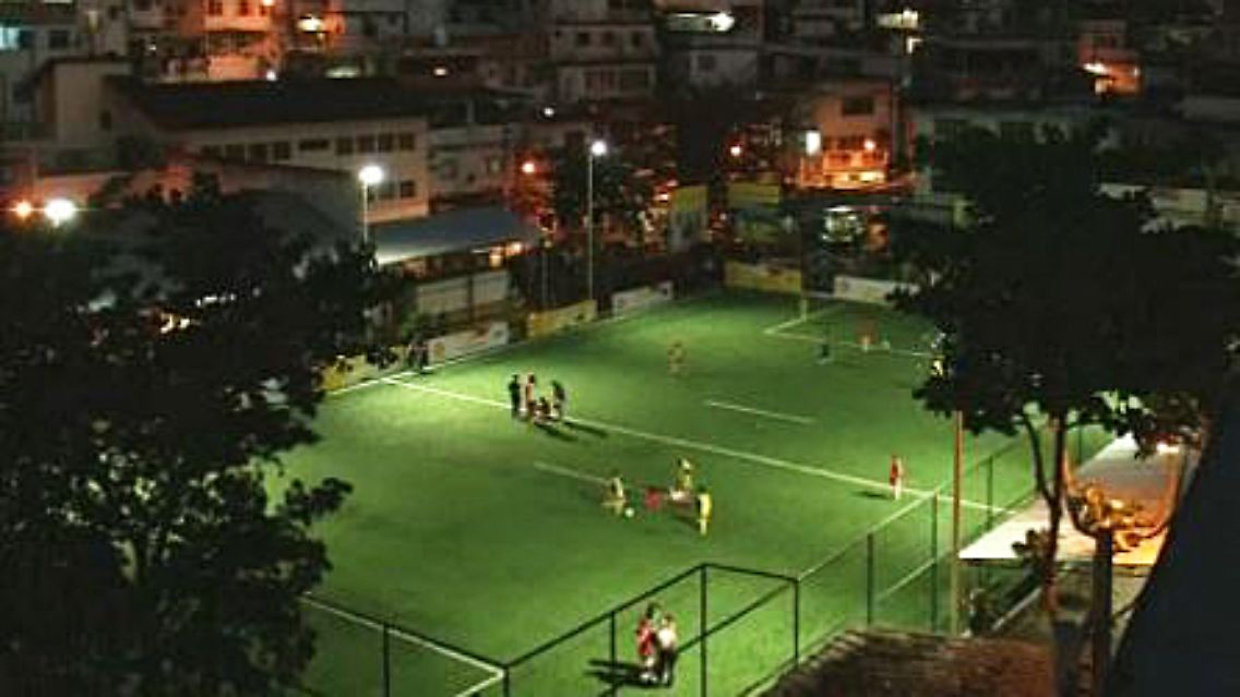 Fußballplatz Rio.JPG