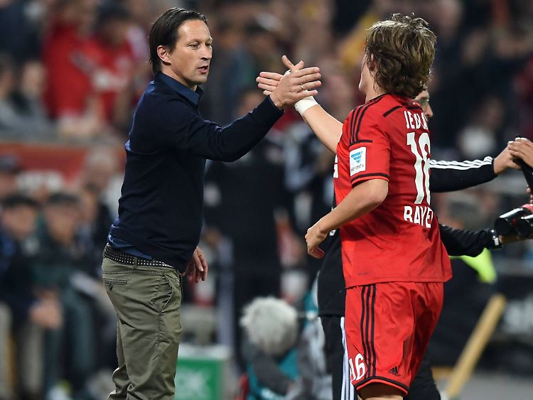 Bayer-Coach Roger Schmidt will von der bedingungslosen Offensive nicht abrücken. Nur die Abwehrfehler will er abstellen.