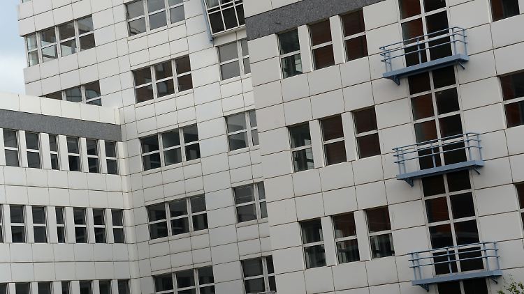 Es gibt ein Überangebot an Büroflächen und zu wenig Wohnraum für Flüchtlinge.