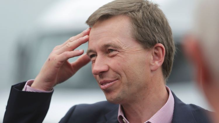 Da muss sich sogar Bernd Lucke an den Kopf fassen: Seine AfD ist zweistellig.