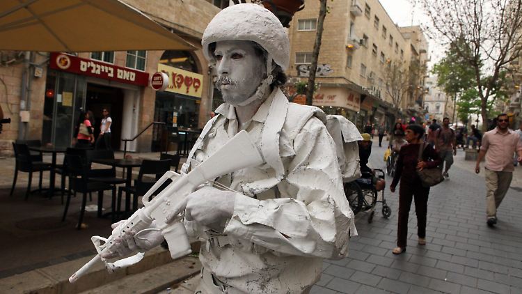 Kritik am Militär ist in Israel selten und nicht gern gesehen.