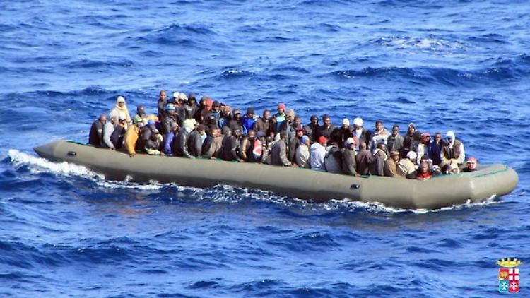 Die Flüchtlinge sollten mehrfach auf offenem Meer umsteigen - bis sie sich weigerten.