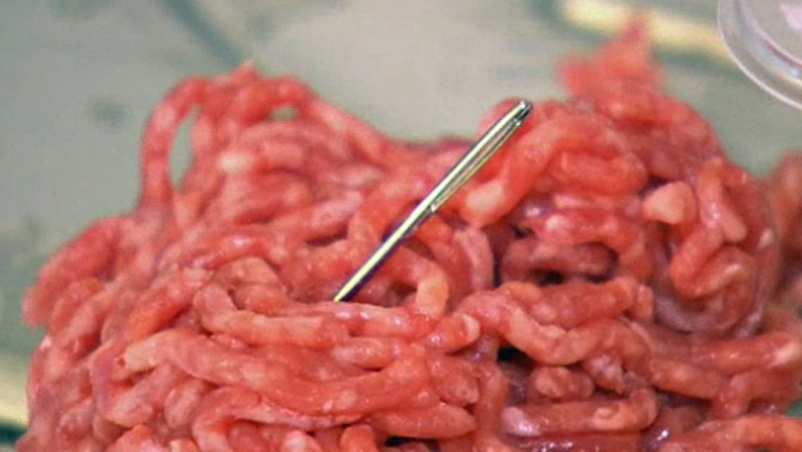 Nadel-in-Hackfleisch.jpg