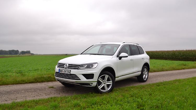 Äußerlich zeigt sich der neue Touareg mit den Chromleisten wesentlich eleganter als sein Vorgänger.