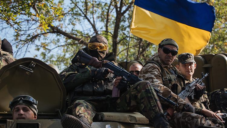 Nach eigenen Angaben erhält die Ukraine Waffen aus westlichen Staaten. Diese bestreiten das.