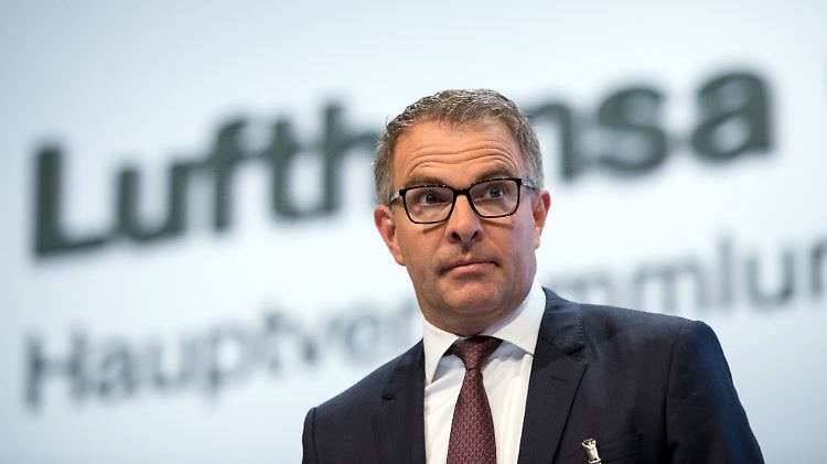 Carsten Spohr versucht mit aller Macht das Ruder herumzureißen.