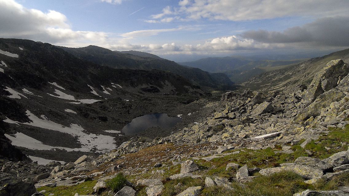 Nichts für allzu Empfindliche: Im Hochgebirge der Transsilvanischen Alpen müssen Wanderer mit Kälte, Regen und Wind zurechtkommen.