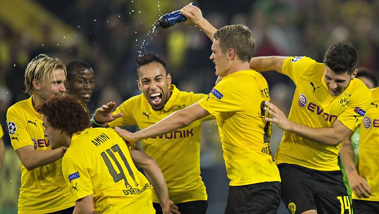 Welch' Freude: Die Dortmunder feiern den Sieg gegen Arsenal.