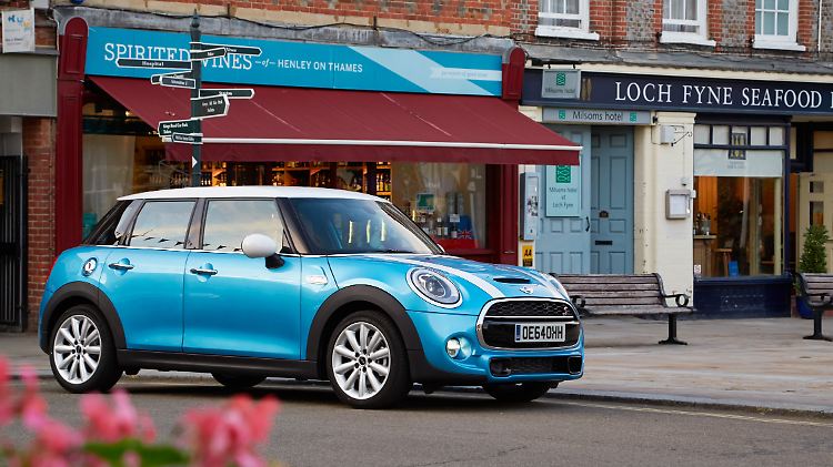 Neue Farben und Individualisierungs-Möglichkeiten für den 5-türigen Mini.