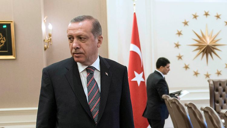 Die Türkei könne nicht handeln, solange Türken vom IS im Irak als Geiseln gehalten werden.