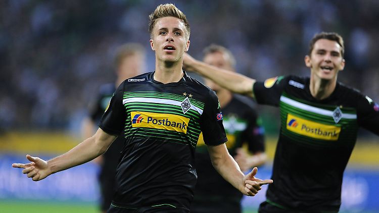 Patrick Herrmann freut sich über sein Tor zum 1:0.