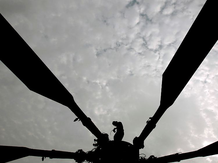 Frei nach Milton Friedman: "Zur Not muss auch Geld von Helikoptern abgeworfen werden."